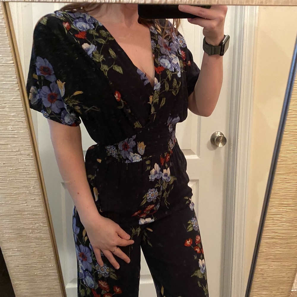 💕American Eagle Floral Jumpsuit💕